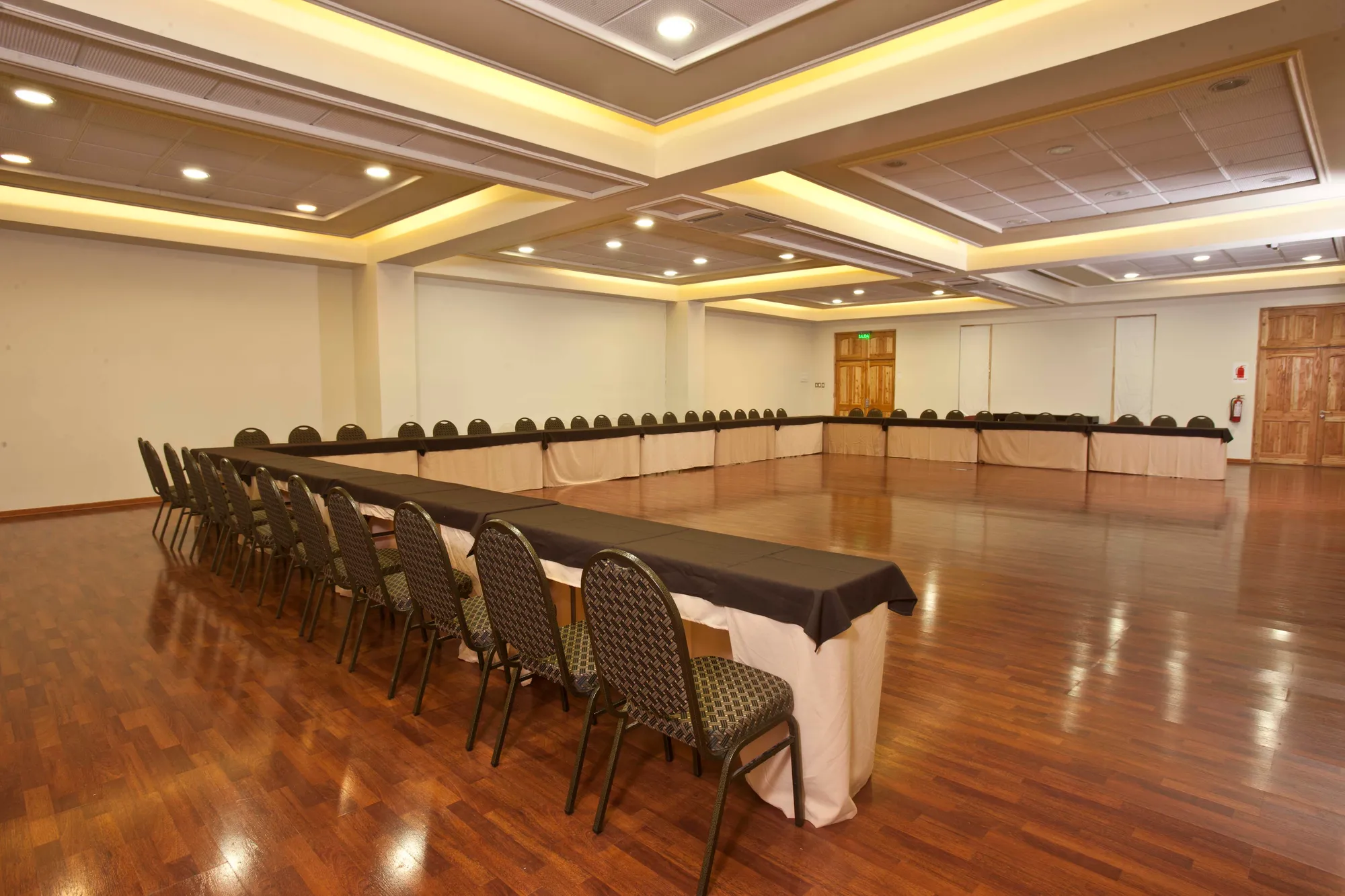 Salones y espacios para eventos · Conference Resort