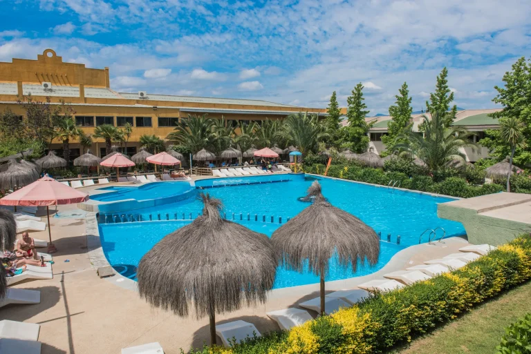 Piscinas y áreas de recreación de Rosa Agustina Club, Olmué